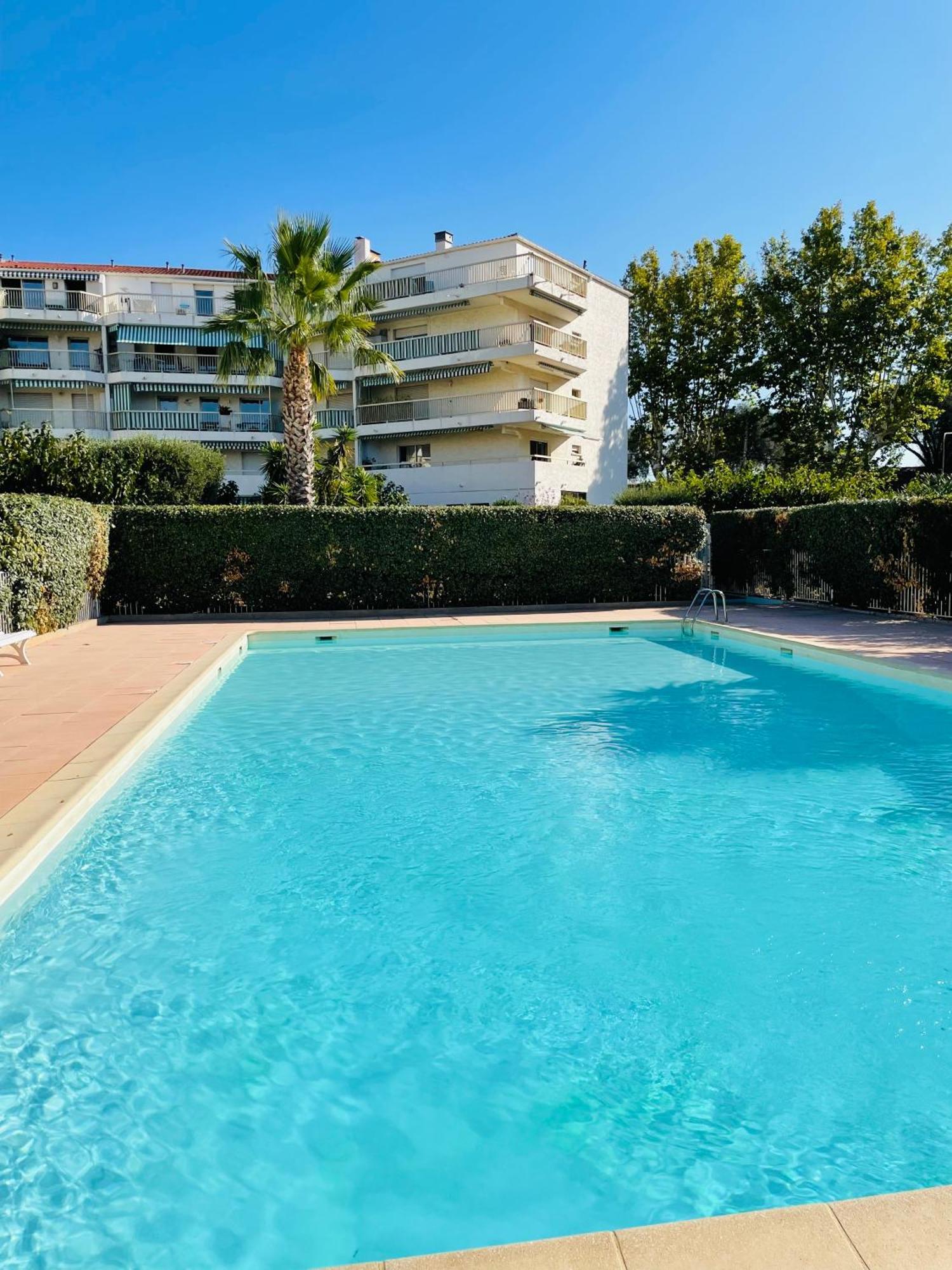 Studio De Standing Climatise, Avec Piscine, Proche De La Mer Fréjus 외부 사진
